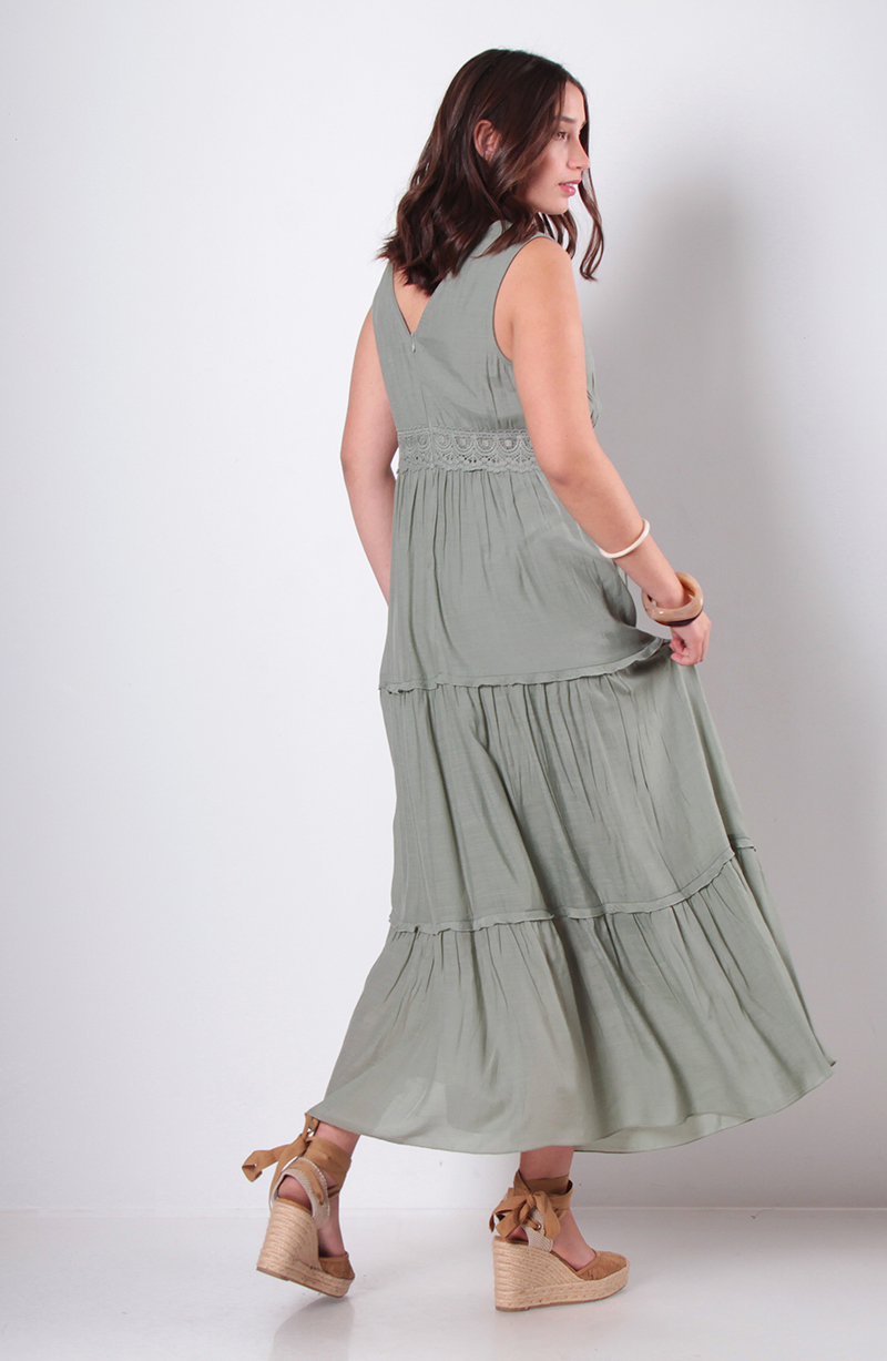 Vestido Sin Manga Con Aplicacion En Escote hover