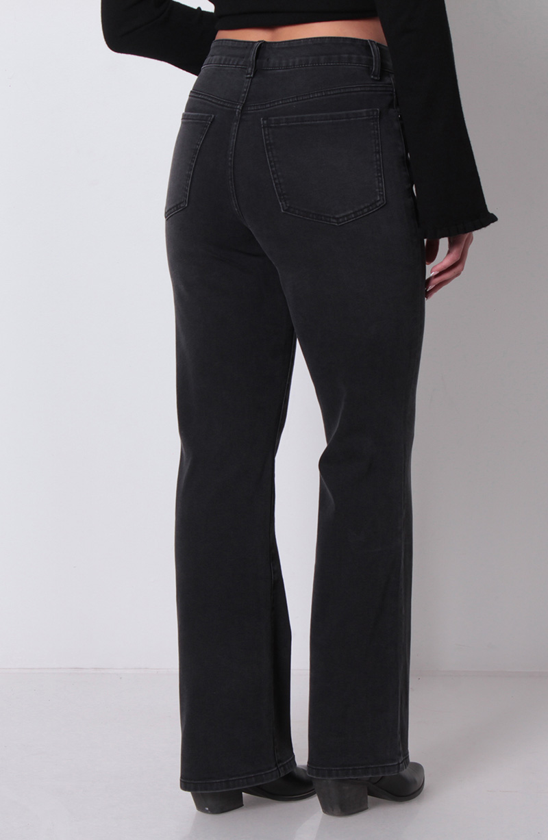 JEANS RECTO TIRO ALTO PRETINA BASICA 1 BOTON hover