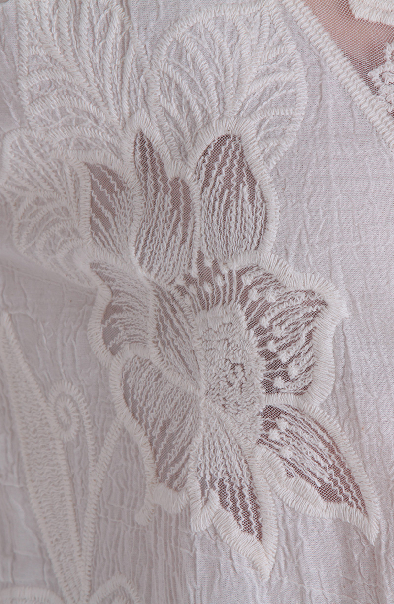 Blusa Embroidery Manga Corta Abotonada En Delantero Escote V hover