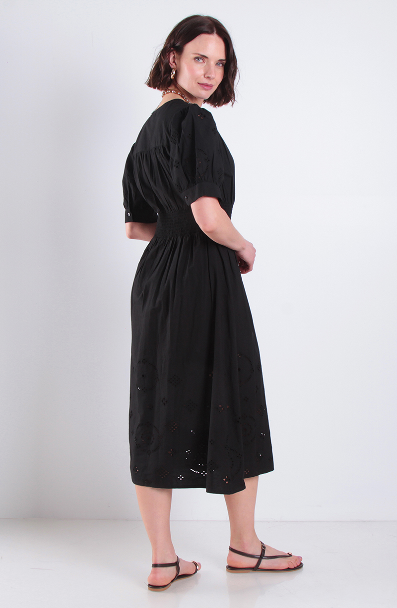 Vestido Manga Corta Escote V Con Aplicacion Brodery hover