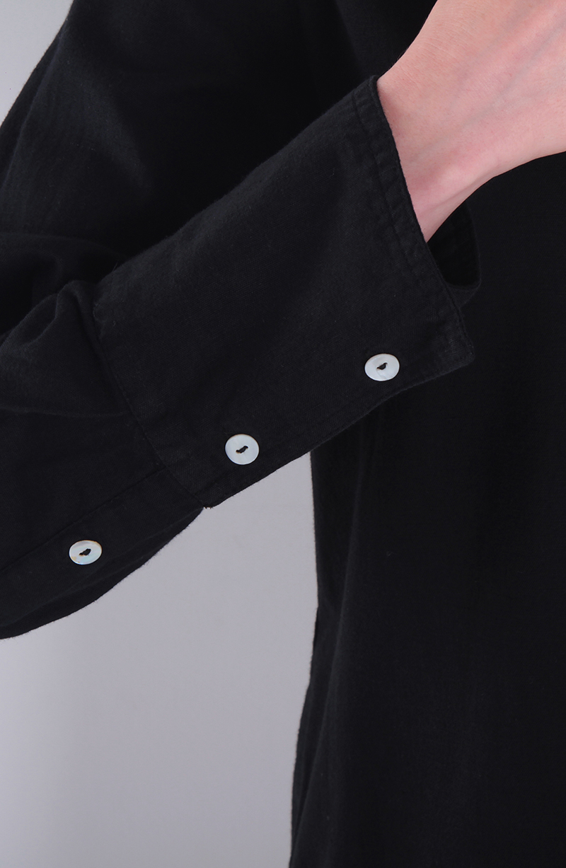 Blusa Manga Larga Lino Solido Abotonada En El Delantero hover