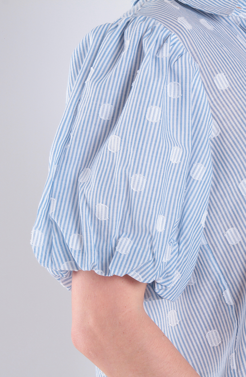 Blusa Manga Corta Estampada Abotonada En Delantero Con Cuello hover