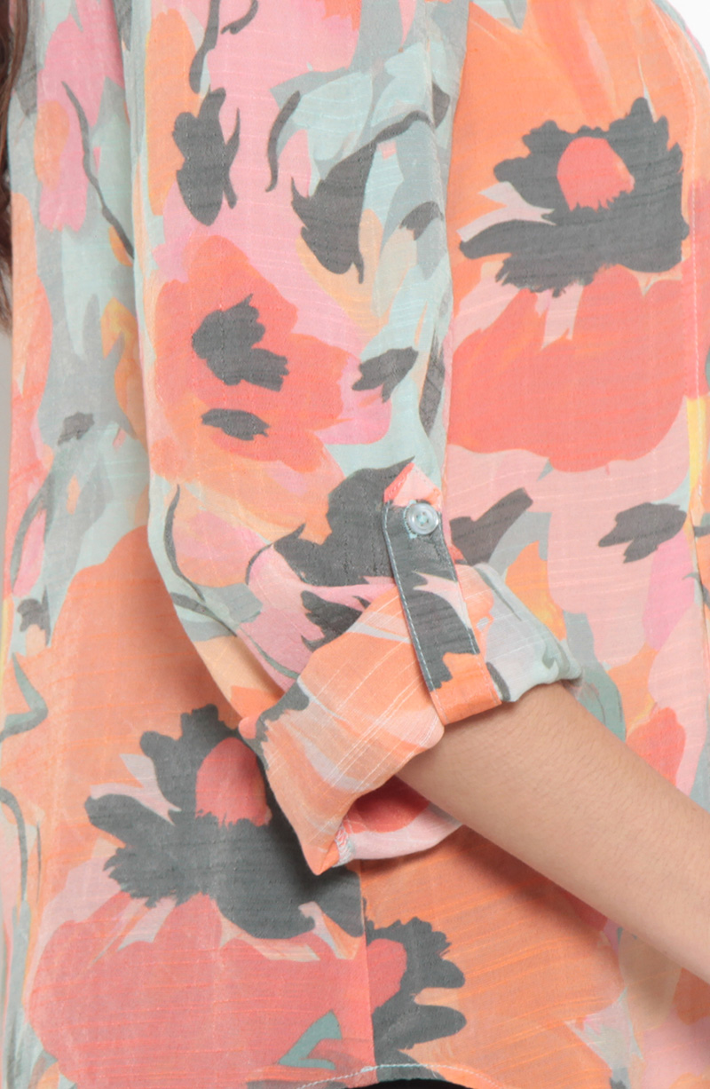 Blusa Manga Larga Estampada Escote V  Abotonada En Delantero hover