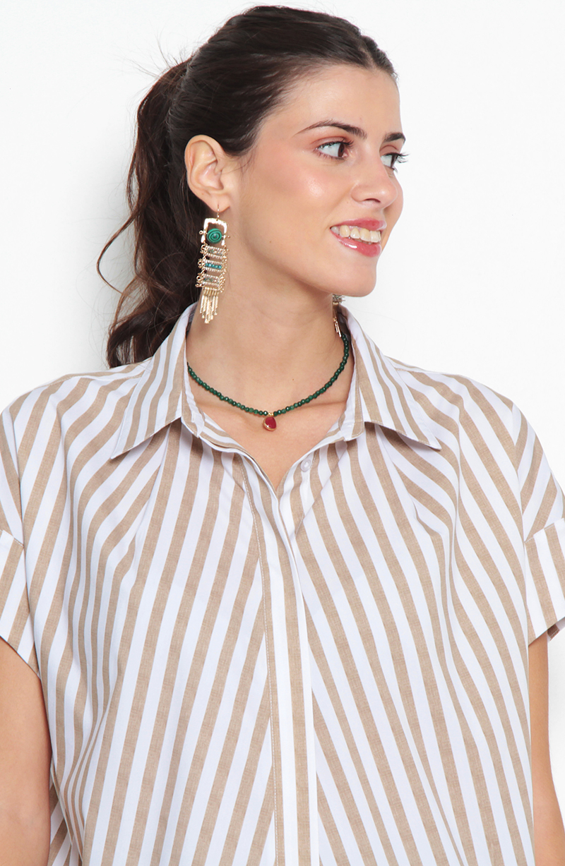 Blusa Listada Manga Corta Abotonada En Delantero hover