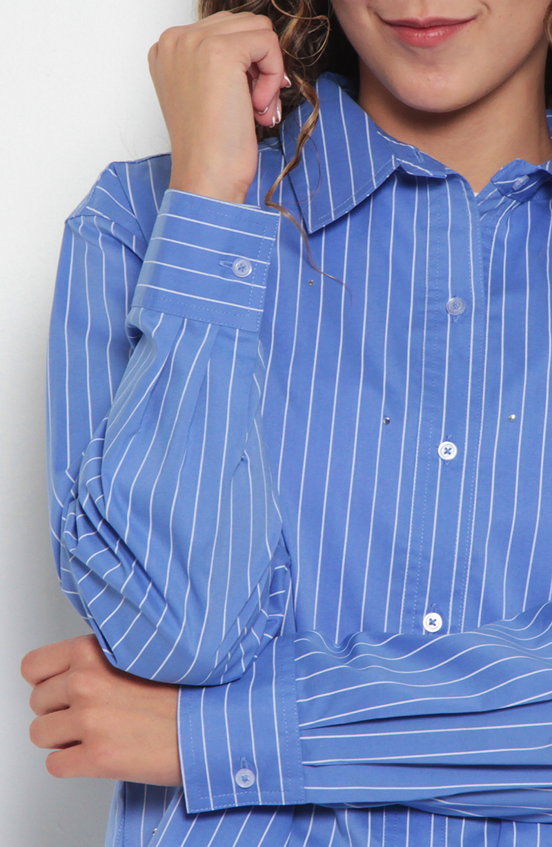 Blusa Manga Larga Listada Abotonada En Delantero hover