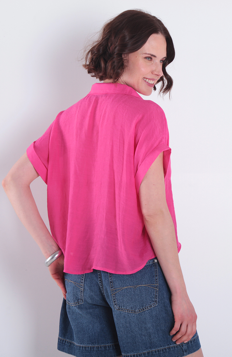 Blusa Manga Corta Abotonada En Delantero Con Bolsillos hover