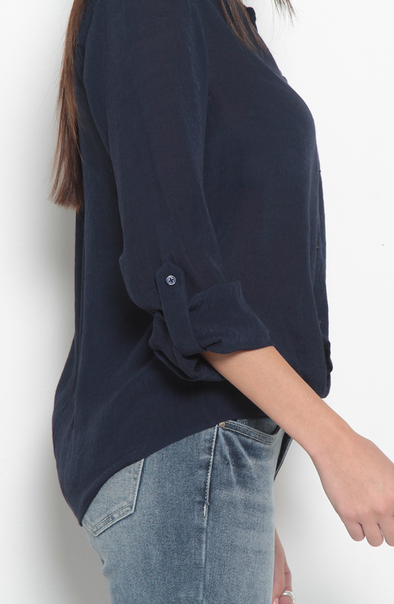 Blusa Manga Larga Escote V Abotonada En Delantero Con Bolsillo hover