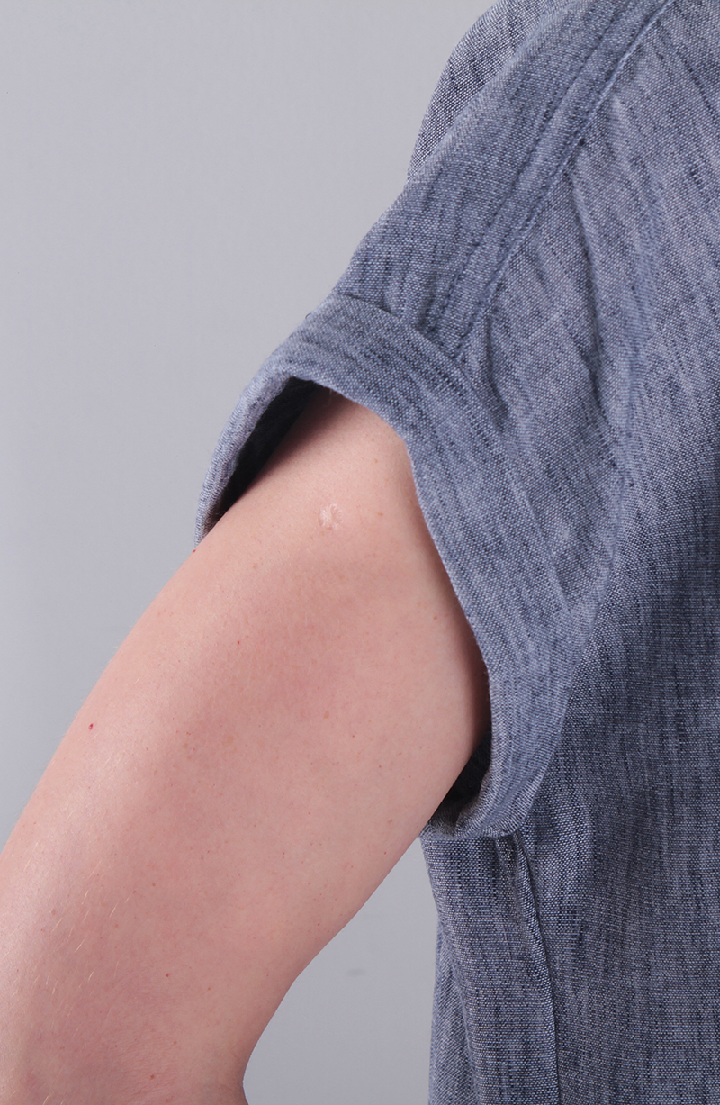 Blusa Manga Corta Abotonada Con Bolsillos hover