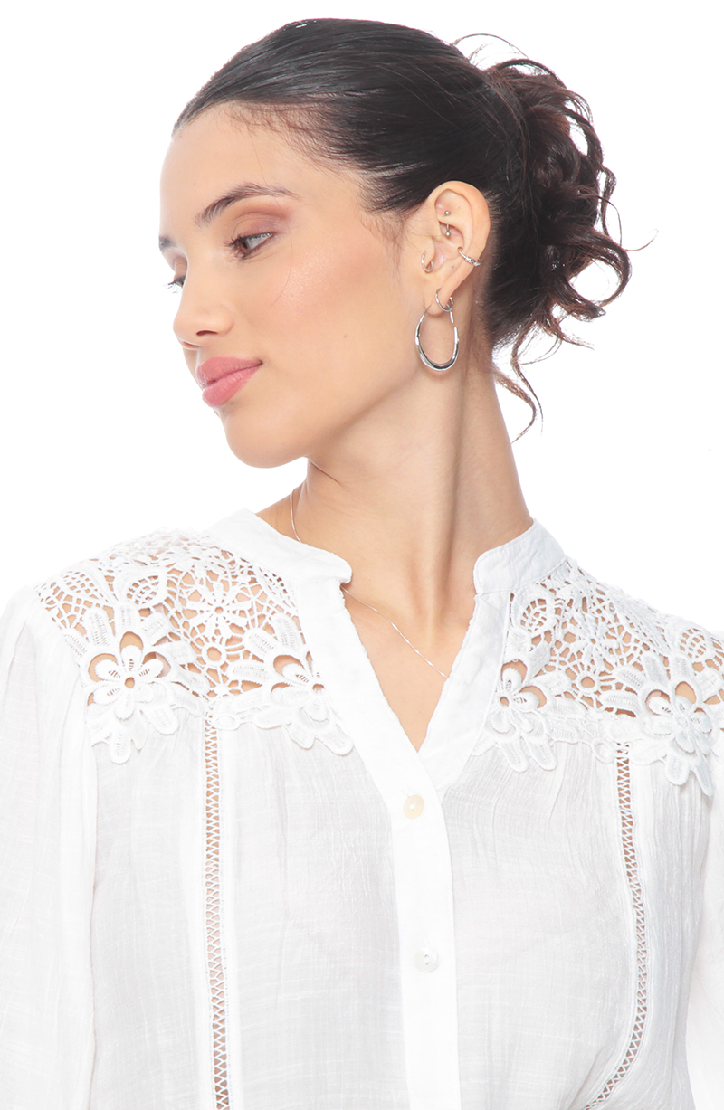 Blusa Manga Larga Con Brodery En Delantero Y Espalda Escote V hover