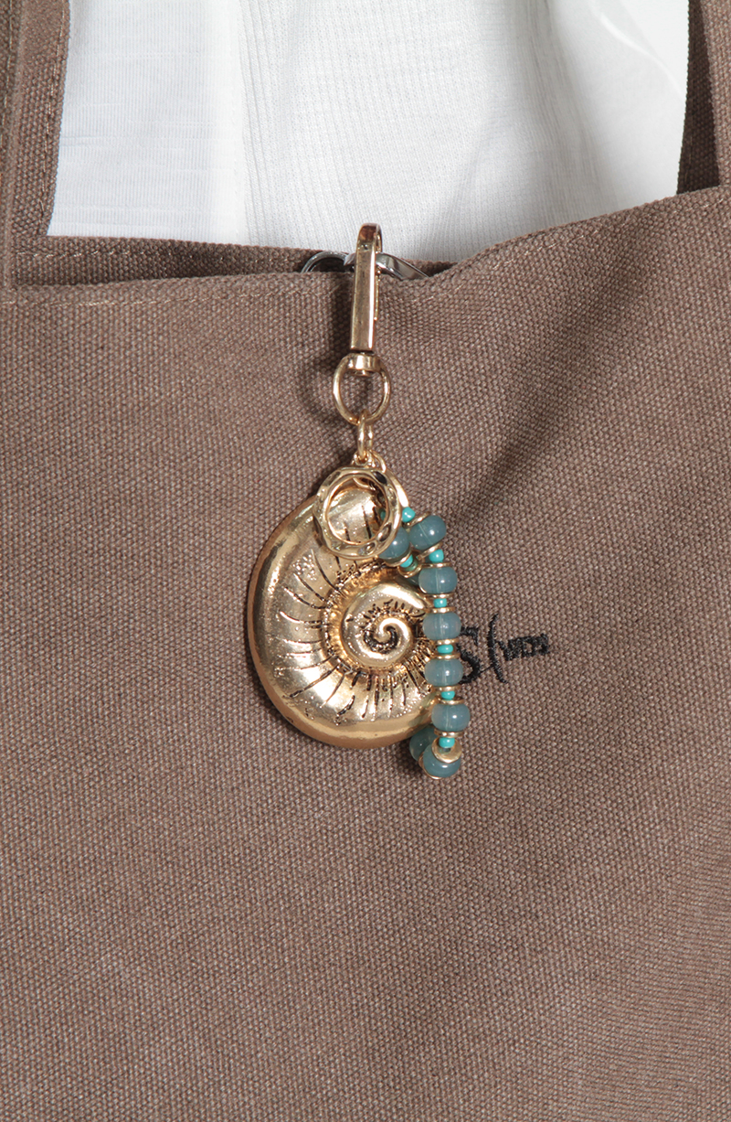 Charm Caracol hover