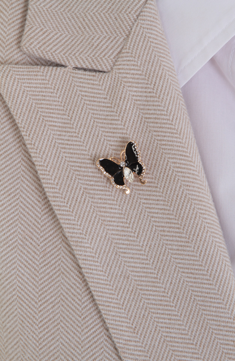 Pin Mariposa Negra hover