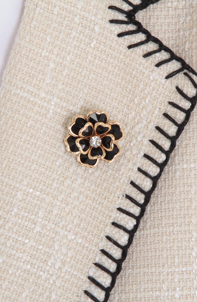 Pin Flor Negra hover
