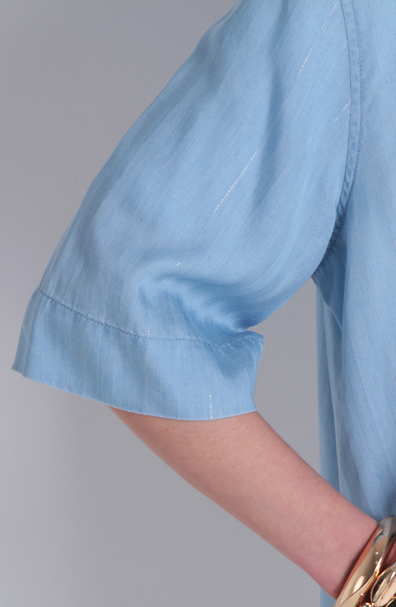 Blusa Tencel Listado Lurex Manga Larga Abotonada En Delantero hover