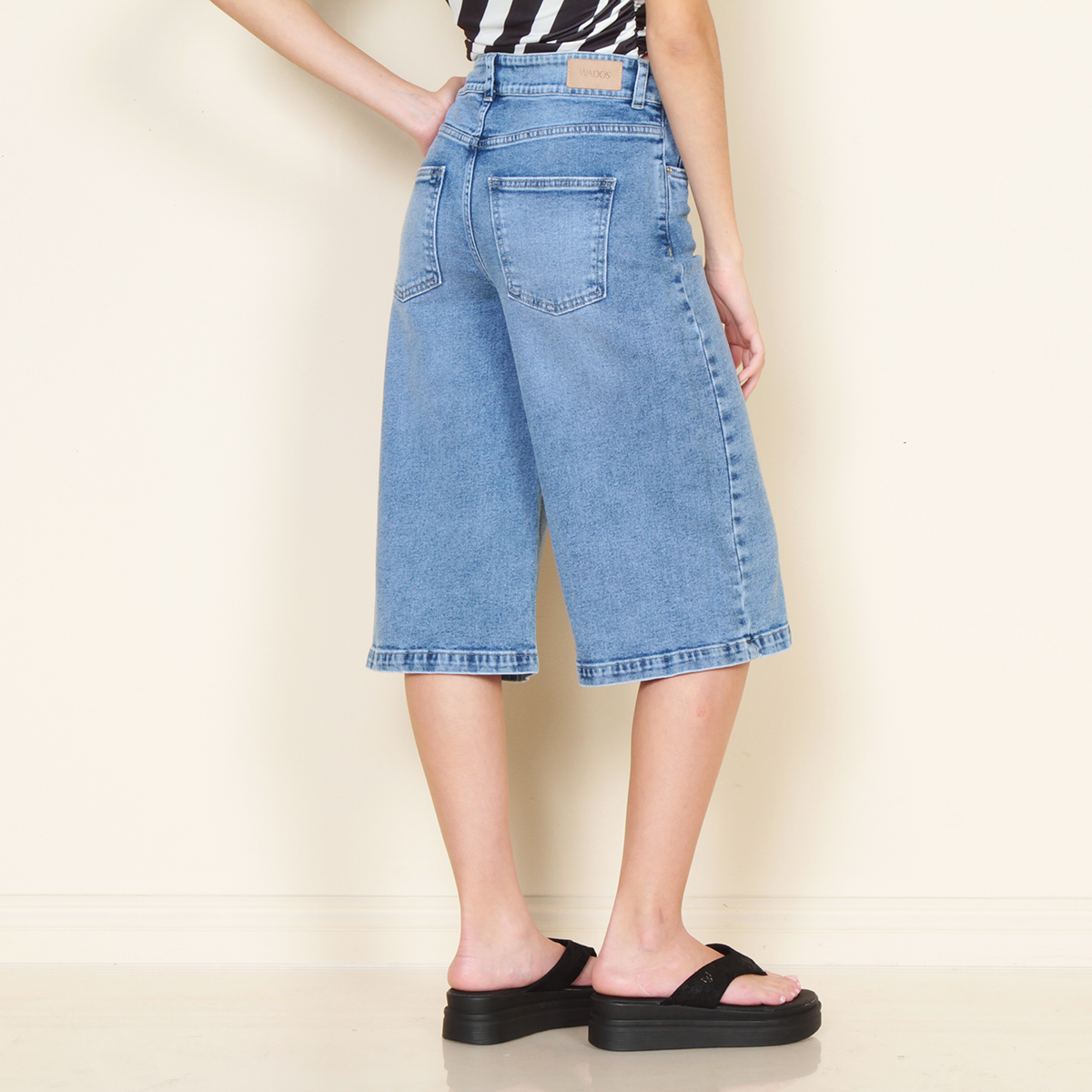 Jort Bermuda Denim Tiro Alto Pretina 1 Boton hover