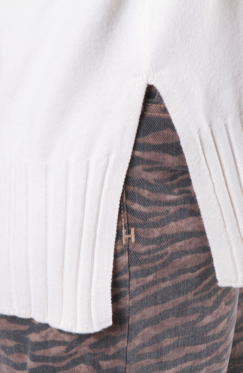 Sweater Manga Larga Cuello Alto hover
