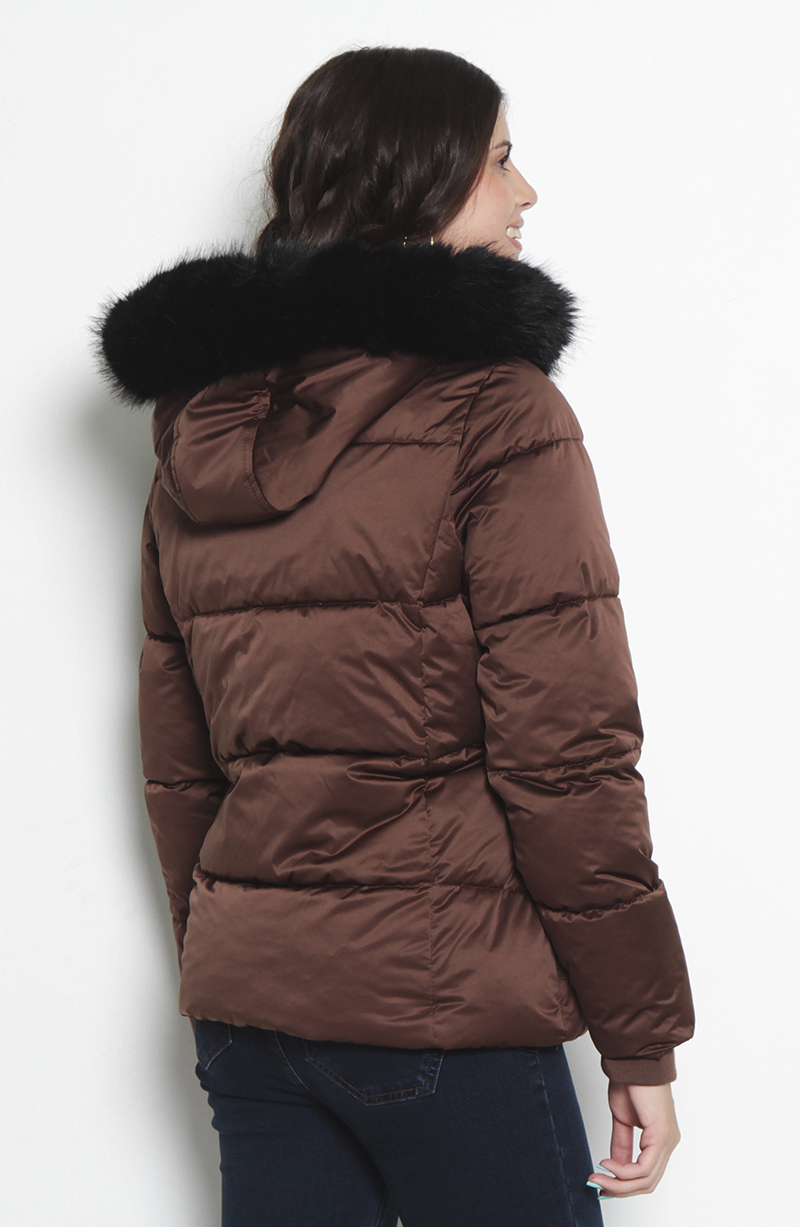 Parka Manga Larga Con Capucha Y Cierre Delantero hover