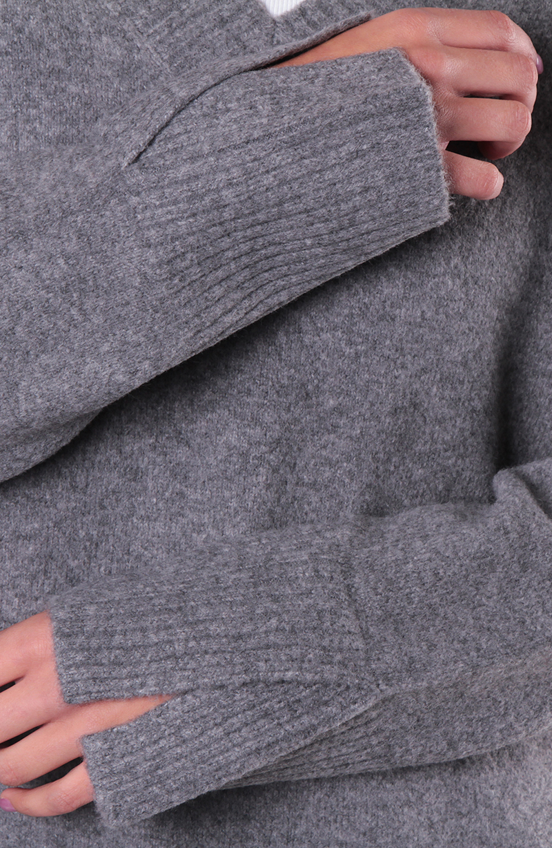 Sweater Manga Larga Escote V hover