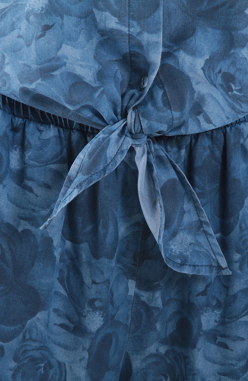 Blusa Lyocell Estampado Manga Corta Con Nudo En Ruedo hover