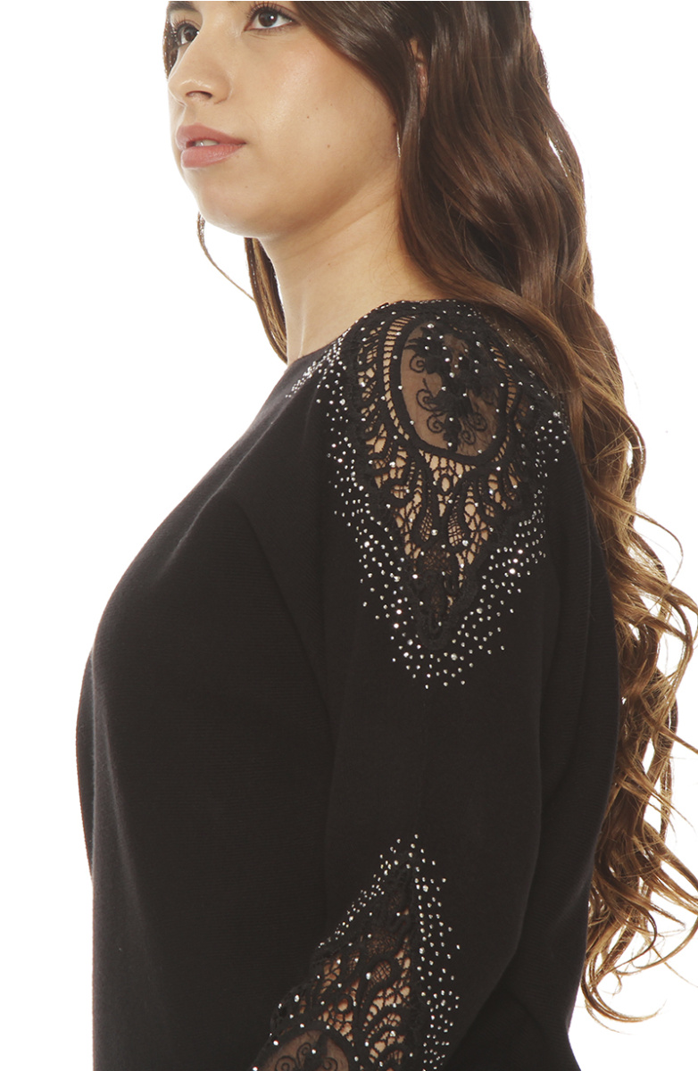 SWEATER MANGA LARGA CON APLICACION ESCCOTE REDONDO