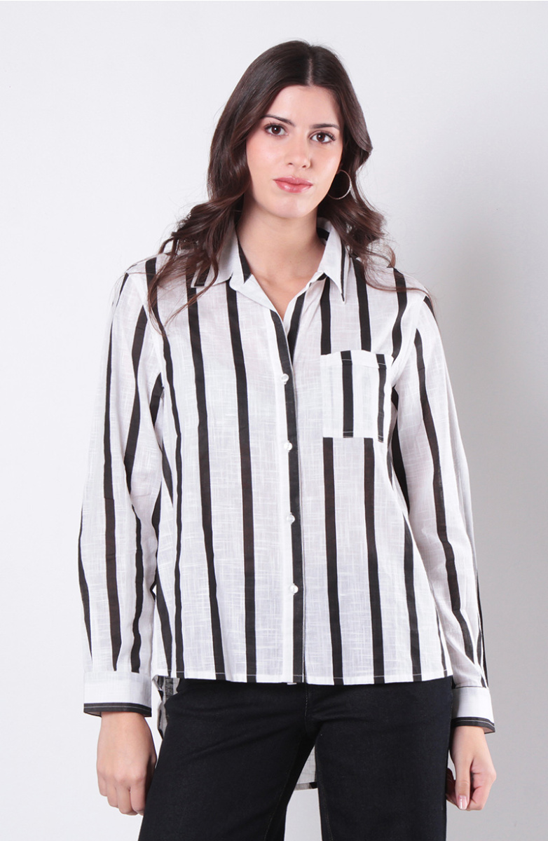 BLUSA LISTADA MANGA LARGA ABOTONADA EN DELANTERO