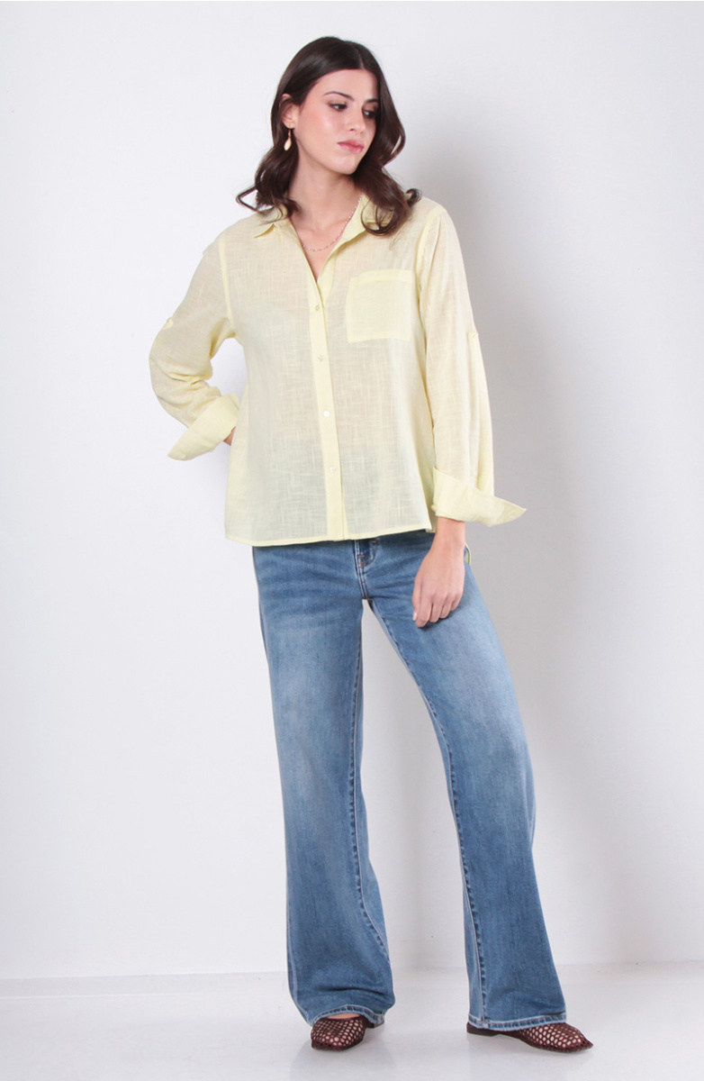 BLUSA MANGA LARGA ABOTONADA EN DELANTERO Y BOLSILLO