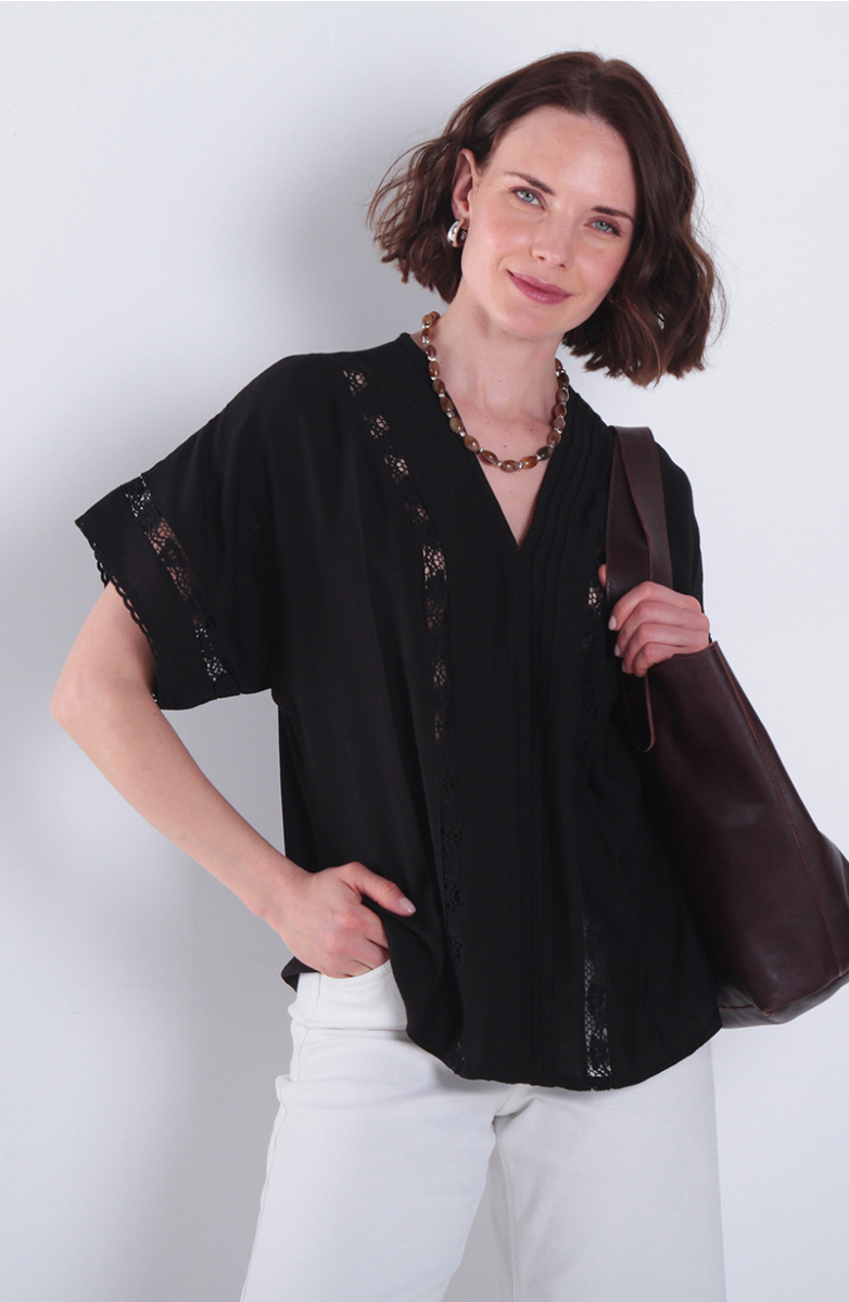 Blusa Manga Corta Escote V Con Aplicacion En Escote Y Manga