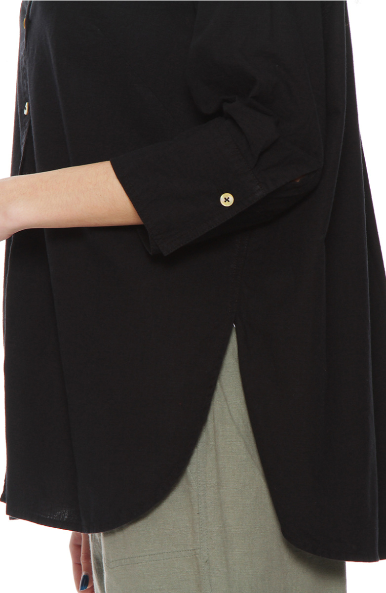 BLUSA MANGA LARGA LINO ABOTONADA EN DELANTERO