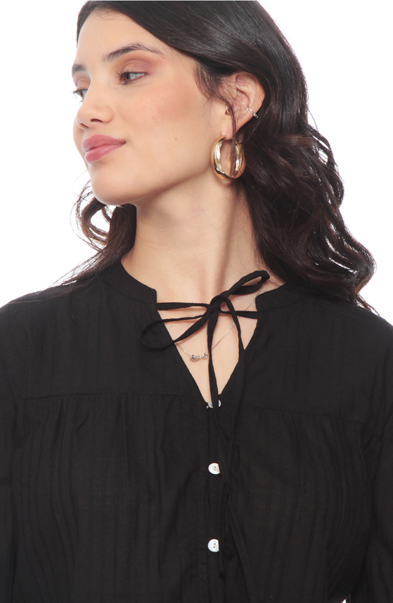 BLUSA MANGA LARGA SOLIDA CON LAZO EN DELANTERO