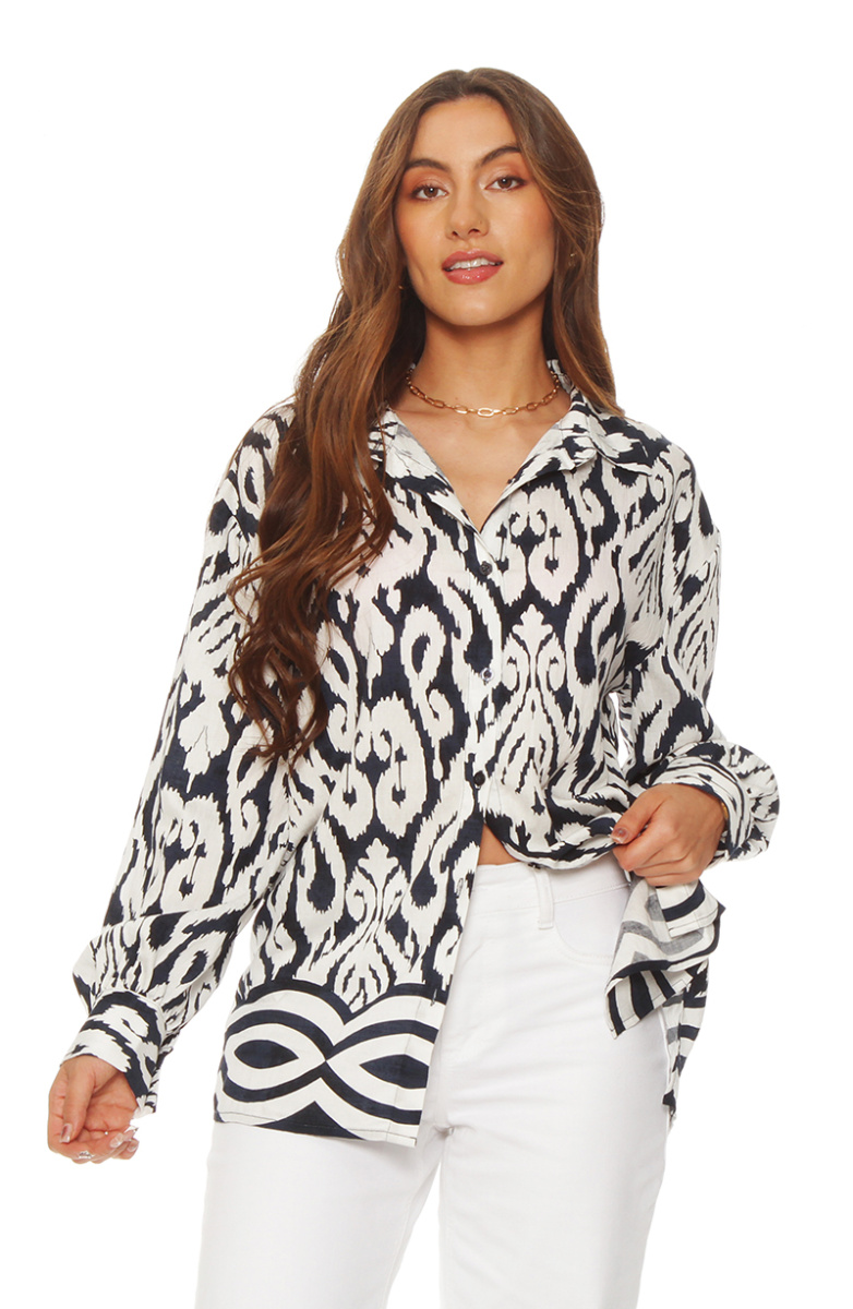 BLUSA MANGA LARGA ESTAMPADA ABOTONADA EN DELANTERO