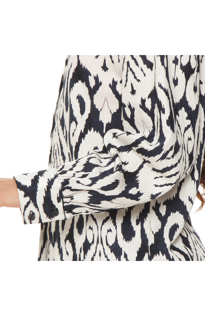 BLUSA MANGA LARGA ESTAMPADA ABOTONADA EN DELANTERO