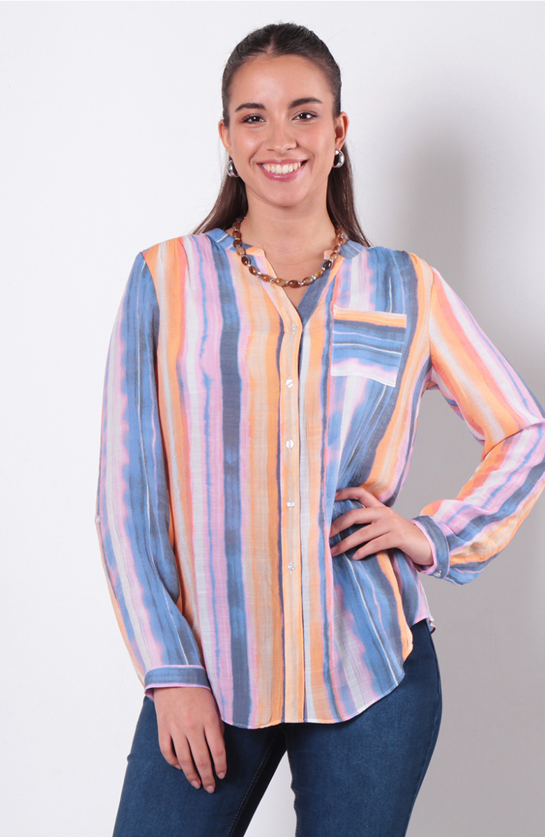 BLUSA MANGA LARGA LISTADA ABOTONADA EN DELANTERO Y BOLSILLO