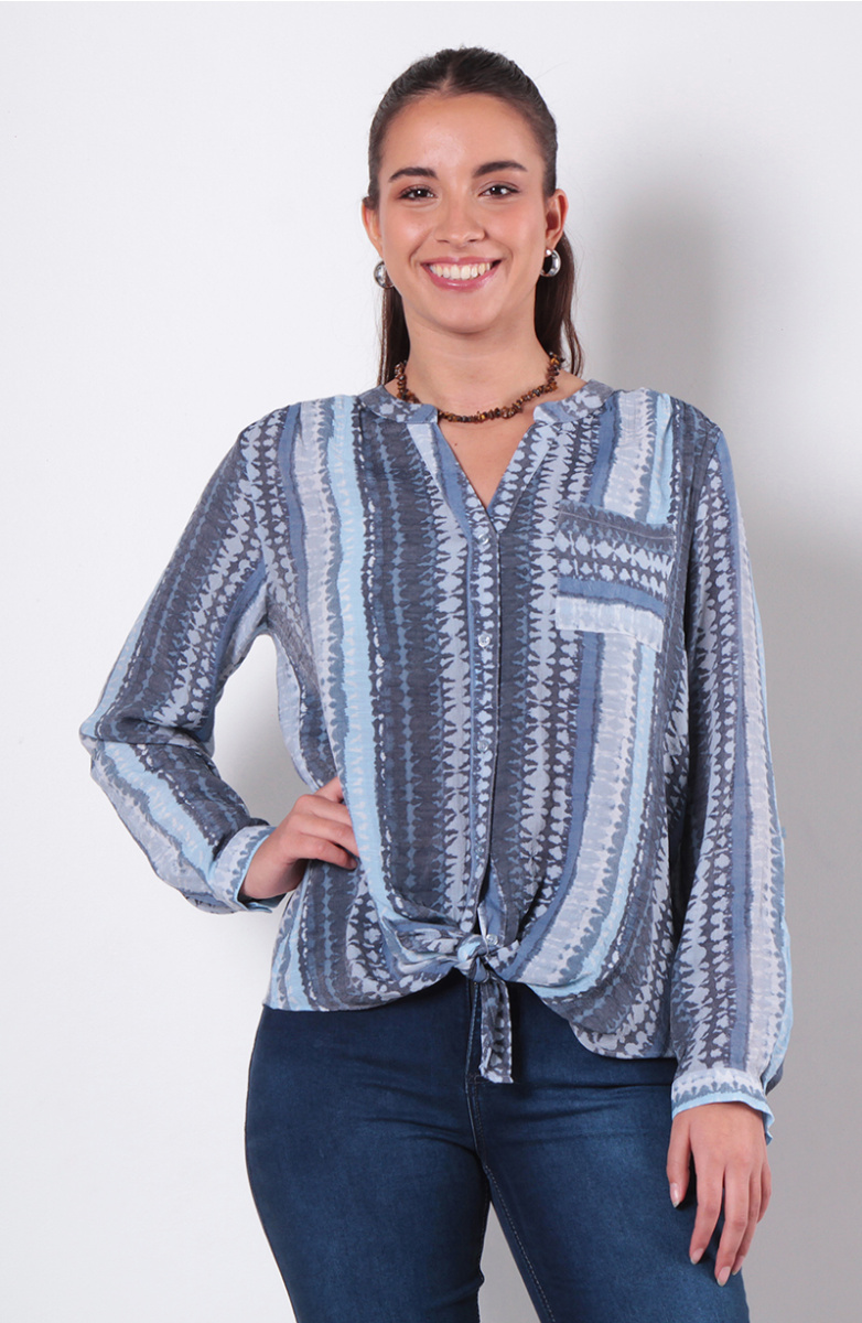 BLUSA MANGA LARGA LISTADA ABOTONADA EN DELANTERO Y BOLSILLO