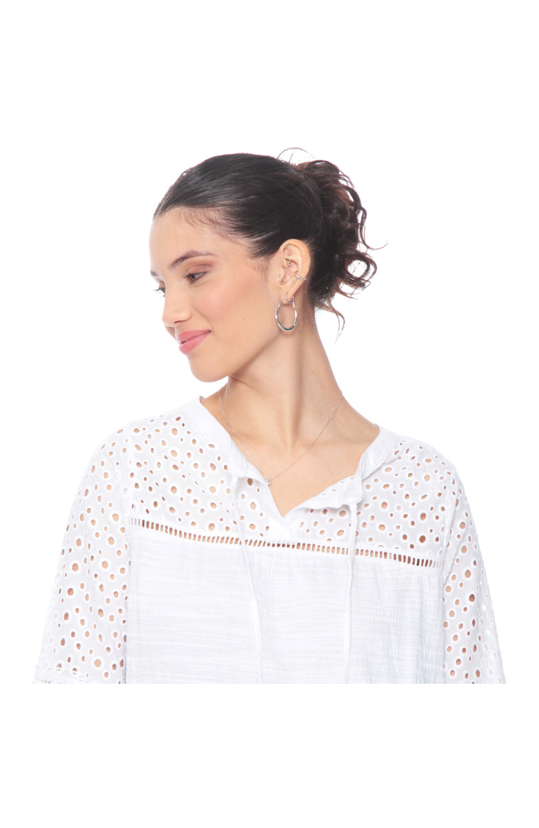BLUSA MANGA LARGA ACAMPANADA CON BRODERY ESCOTE REDONDO