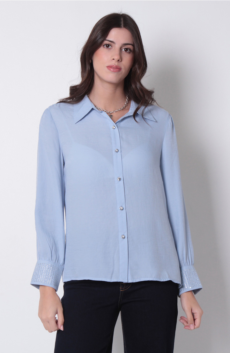 BLUSA MANGA LARGA ABOTONADA EN DELANTERO CON APLICACION EN PUNOS