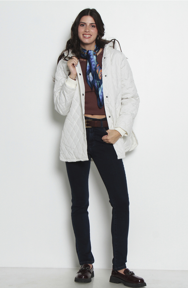PARKA QUILT MANGA LARGA CON CAPUCHA ABROCHADA EN DELANTERO