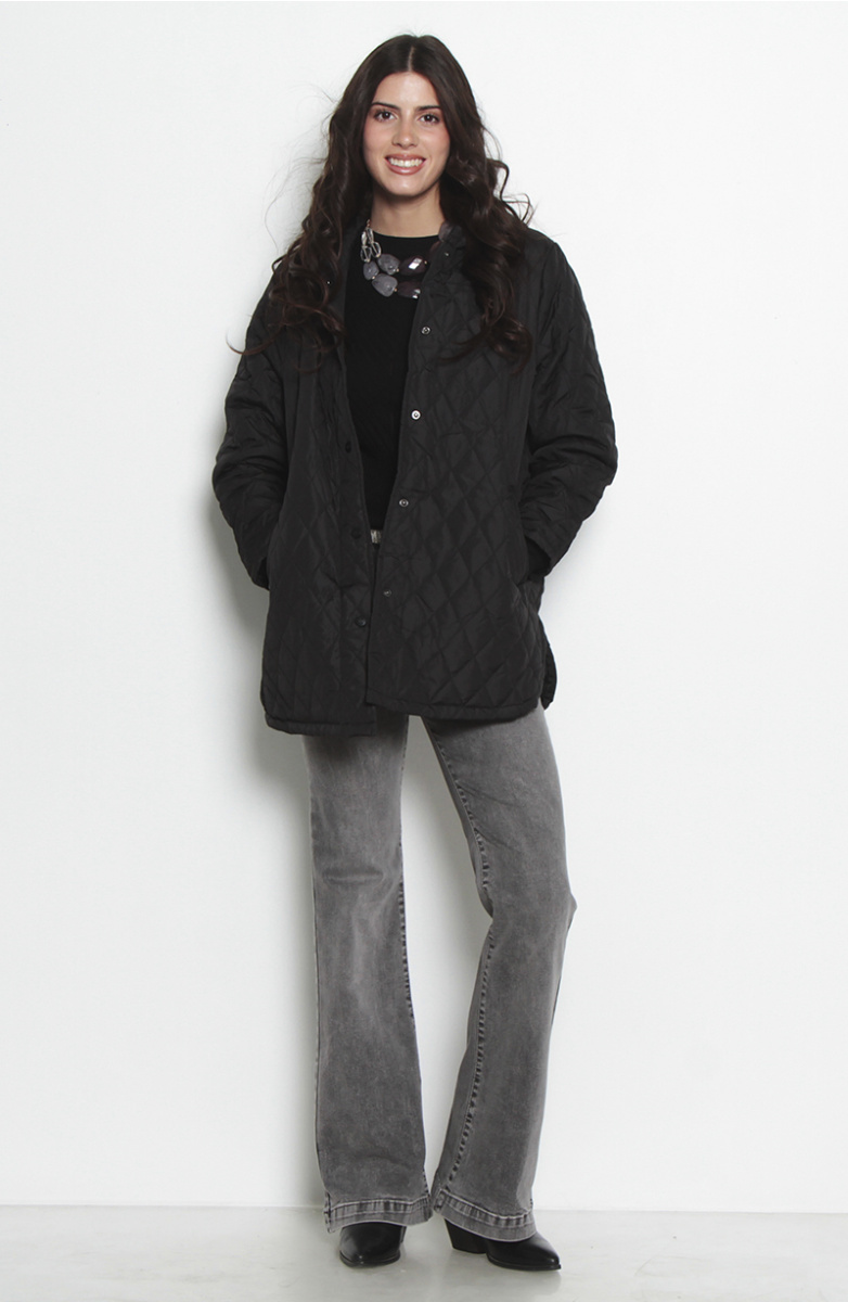 PARKA QUILT MANGA LARGA CON CAPUCHA ABROCHADA EN DELANTERO