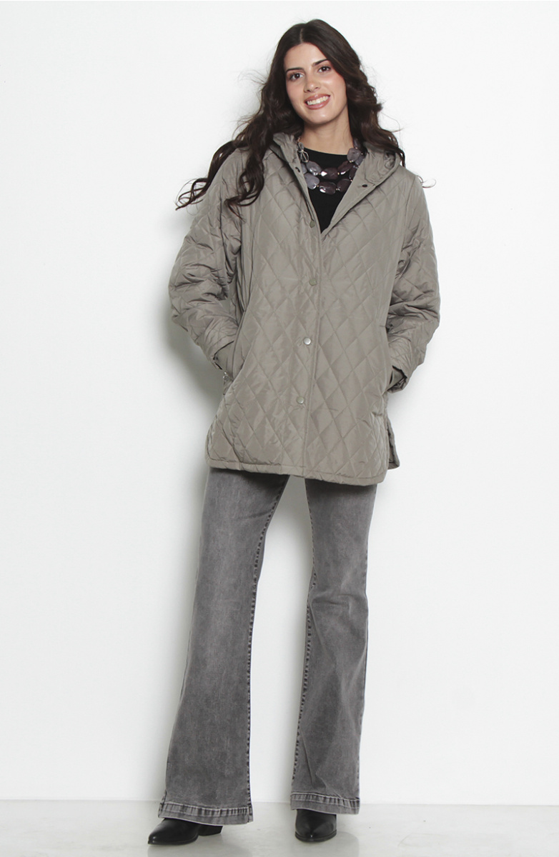 PARKA QUILT MANGA LARGA CON CAPUCHA ABROCHADA EN DELANTERO