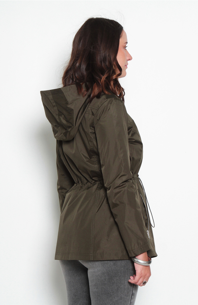 CHAQUETA MANGA LARGA CON CAPUCHA Y CINTURA AJUSTABLE