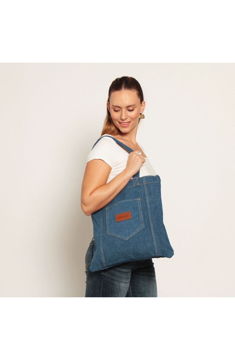BOLSO DENIM CON CORTE Y BOLSILLO