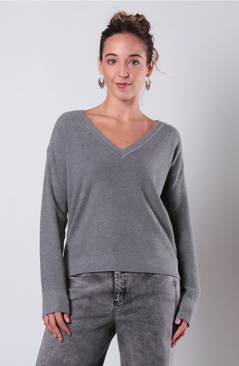 SWEATER MANGA LARGA ESCOTE V