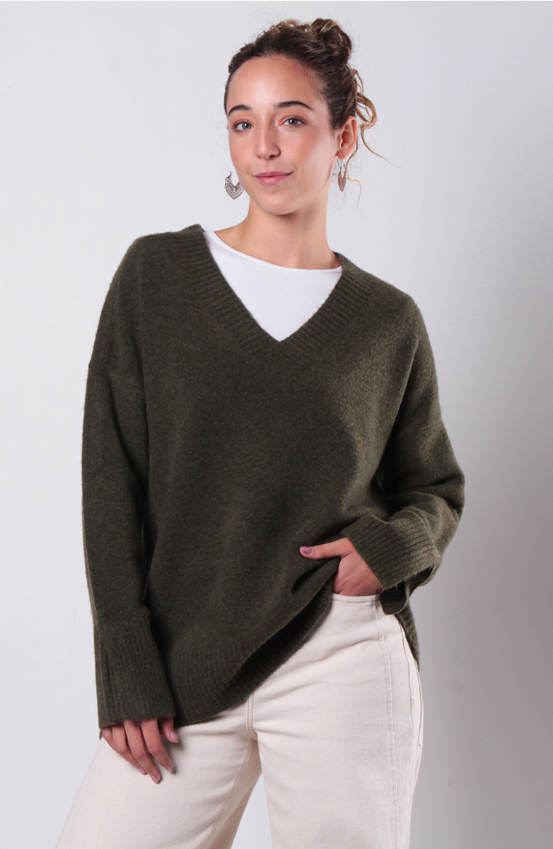 SWEATER MANGA LARGA ESCOTE V