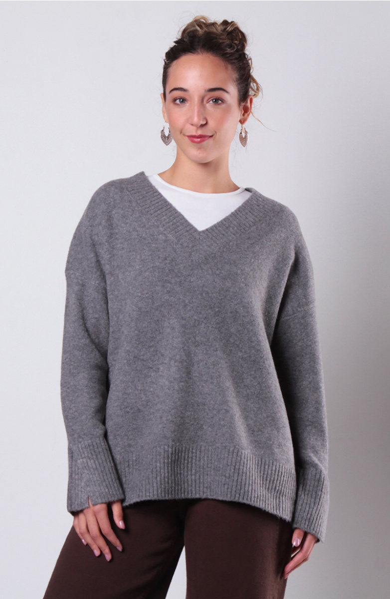 SWEATER MANGA LARGA ESCOTE V