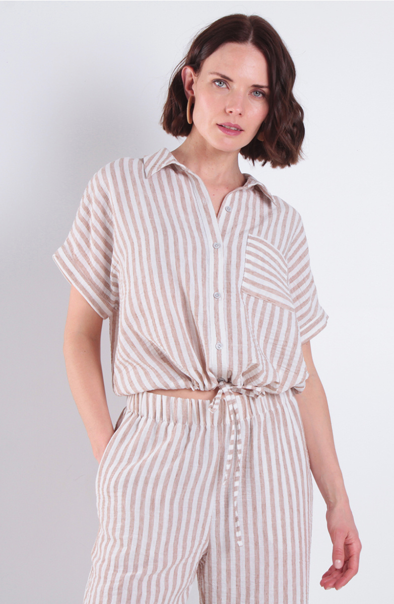 Blusa Listada Manga Corta Abotonada En Delantero Con Bolsillo