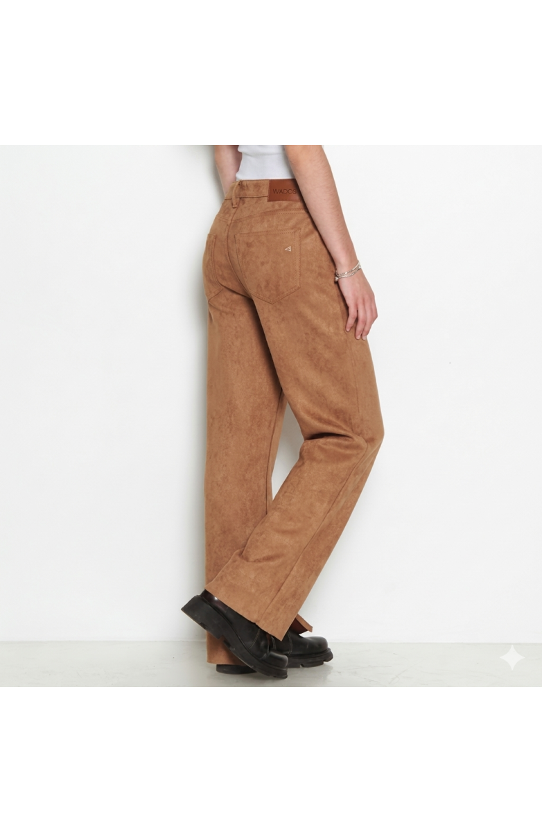 PANTALON SUEDE RECTO TIRO ALTO PRETINA BASICA 1 BOTON
