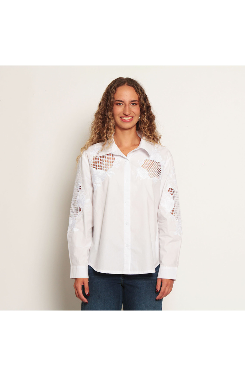 BLUSA MANGA LARGA CON APLICACION DE ENCAJE ABOTONADA EN DELANTERO