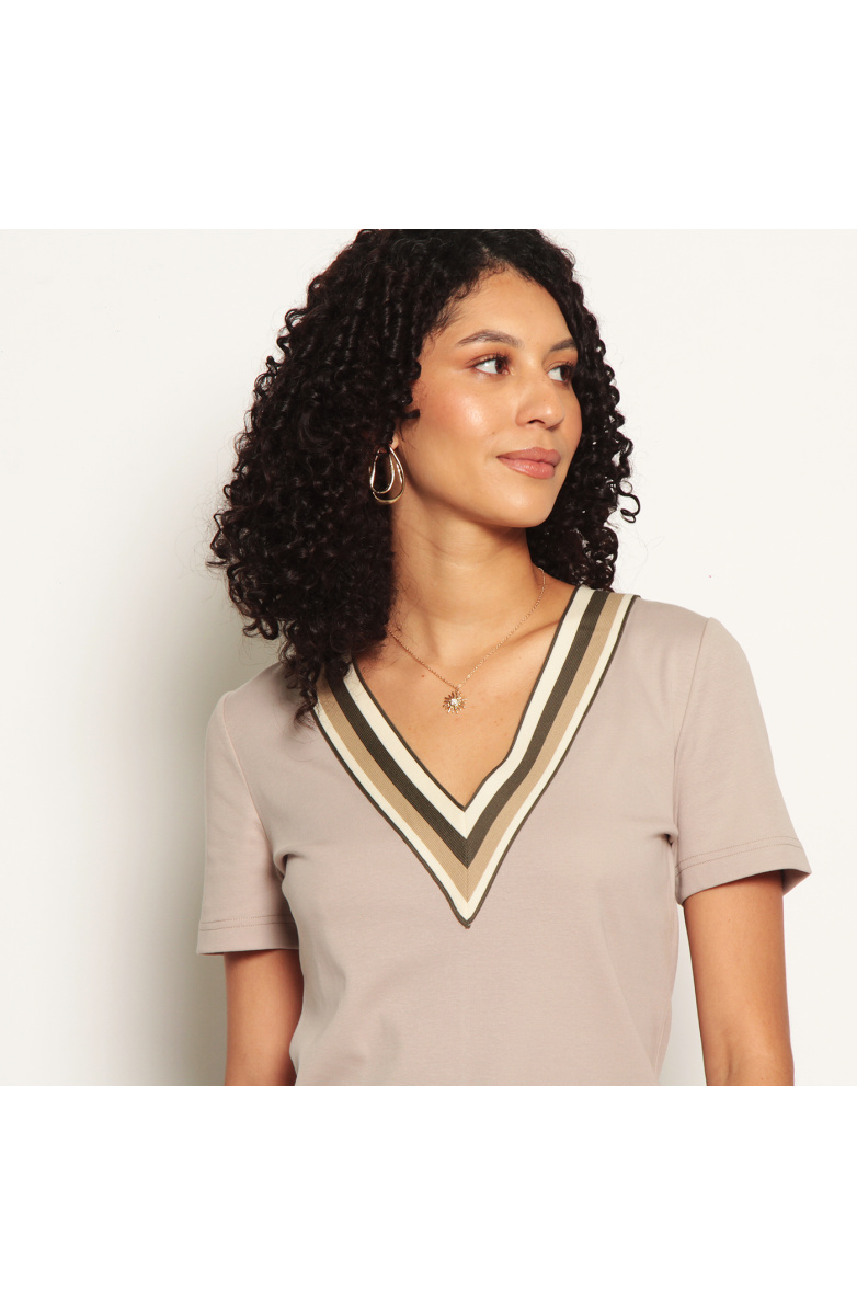 POLERA MANGA CORTA ESCOTE V