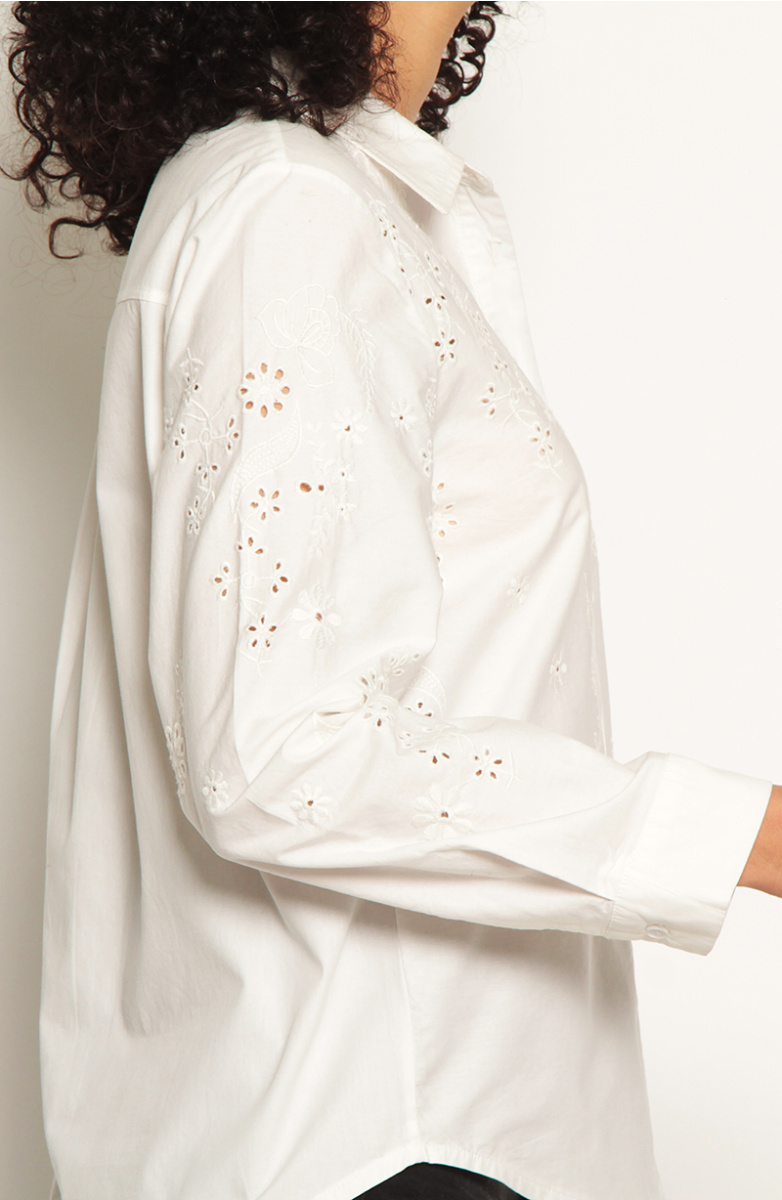 BLUSA MANGA LARGA CON BRODERY EN DELANTERO