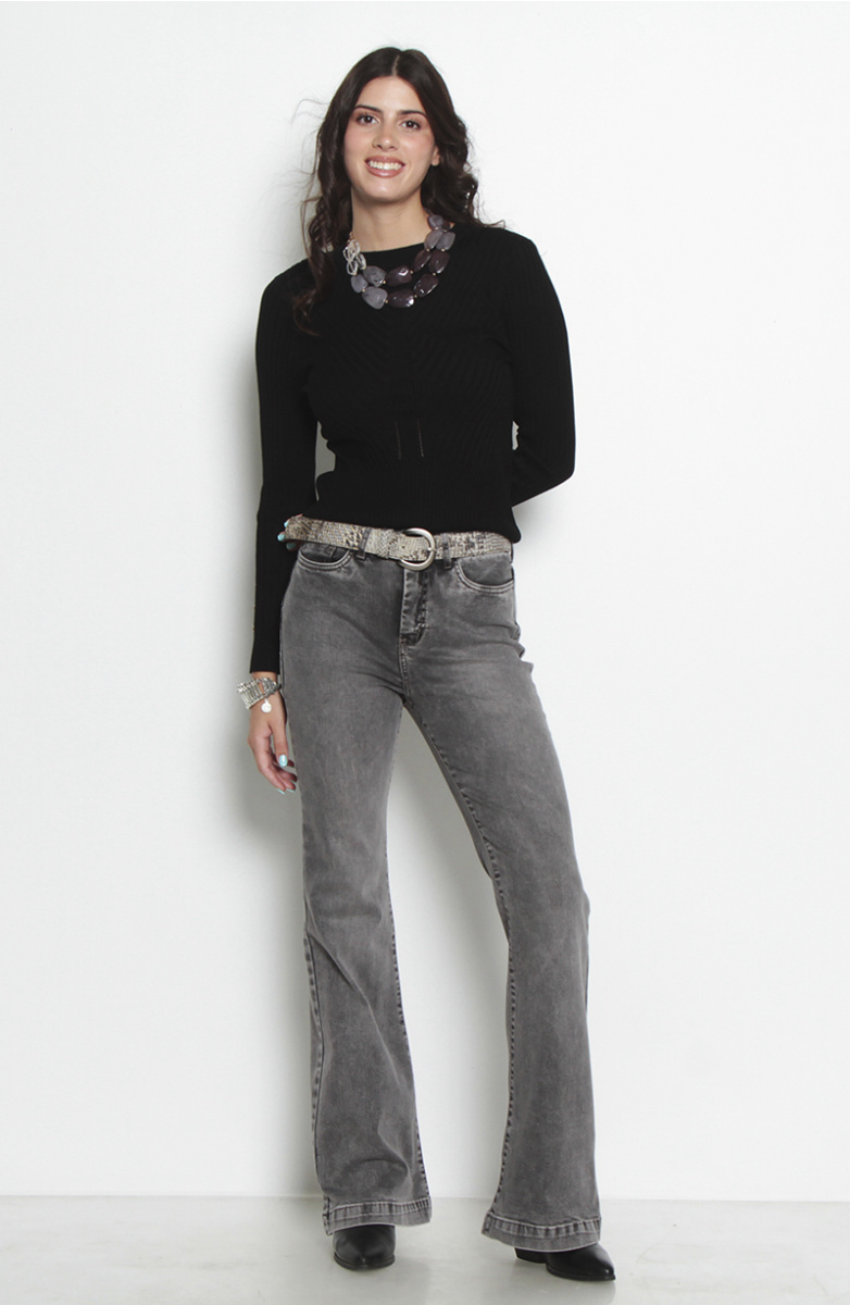 JEANS FLARE TIRO ALTO PRETINA BASICA 1 BOTON PUSH UP