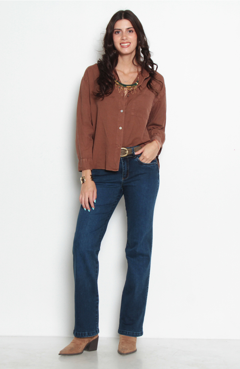 JEANS RECTO TIRO MEDIO PUSH IN PUSH UP PRETINA MEDIA DOS BOTONES