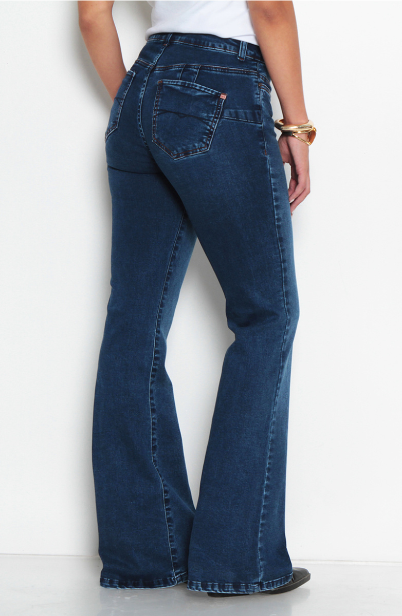 JEANS FLARE TIRO BAJO PRETINA BASICA UN BOTON